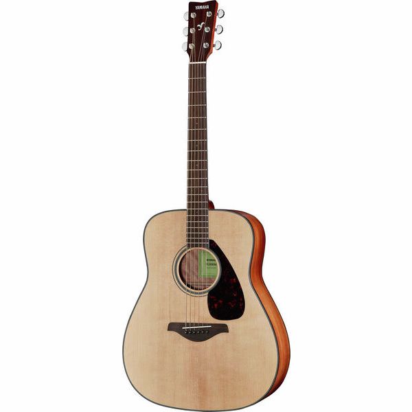 Yamaha FG800M Natural Matt, акустическая гитара натурального цвета, вид спереди под углом